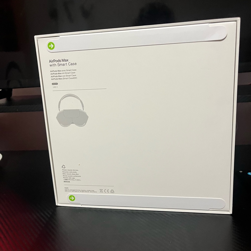Apple AirPods Max with receipt– Sky Blue (Brand New, Sealed, USB-C Model) - Picture 3 of 4